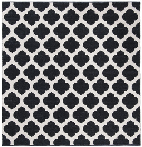 Safavieh Montauk 6'-0" x 6'-0" Rug in Black / Ivory