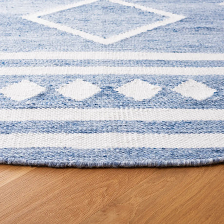 Safavieh Kilim 7'-0" x 7'-0" Rug in Blue / Ivory