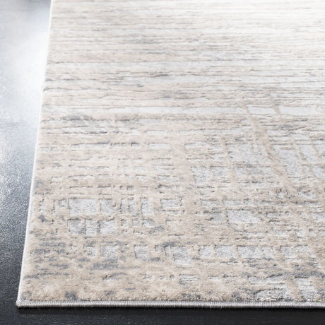 Safavieh Invista 5'-3" x 7'-6" Rug in Cream / Grey