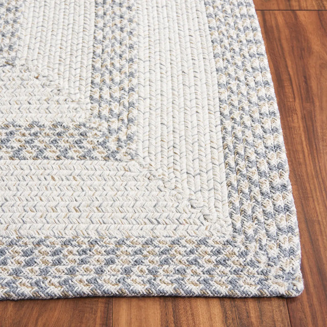 Safavieh Braided 800 4'-0" x 6'-0" Rug in Ivory / Grey