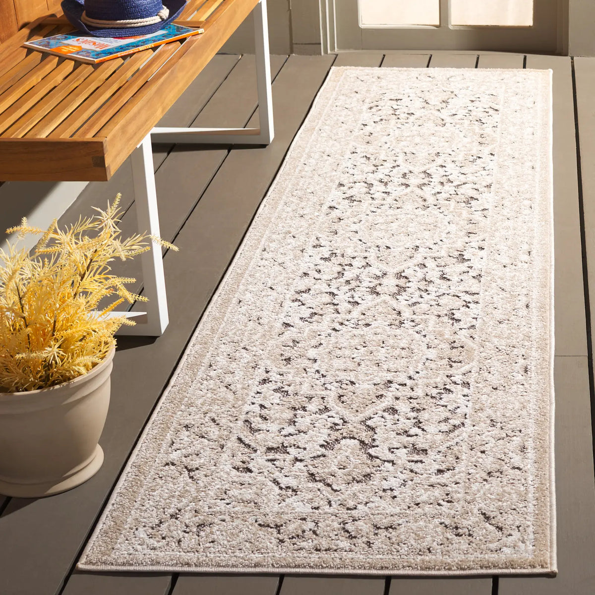 Safavieh Cabana 2'-2" x 8'-0" Rug in Beige / Ivory