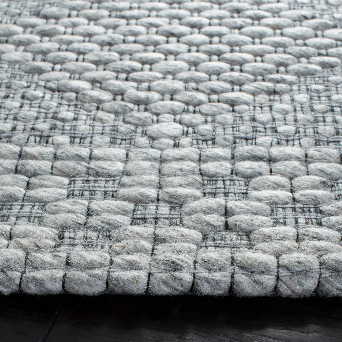 Safavieh Marbella 7'-0" x 7'-0" Rug in Silver / Grey