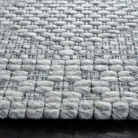 Safavieh Marbella 7'-0" x 7'-0" Rug in Silver / Grey