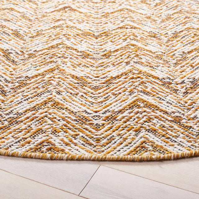 Safavieh Kilim 6'-0" x 6'-0" Rug in Gold / Black