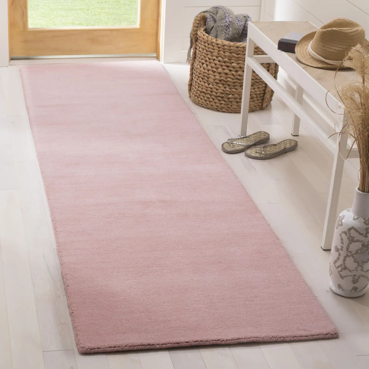 Safavieh Himalaya 2'-3" x 8'-0" Rug in Light Pink