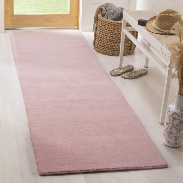 Safavieh Himalaya 2'-3" x 8'-0" Rug in Light Pink