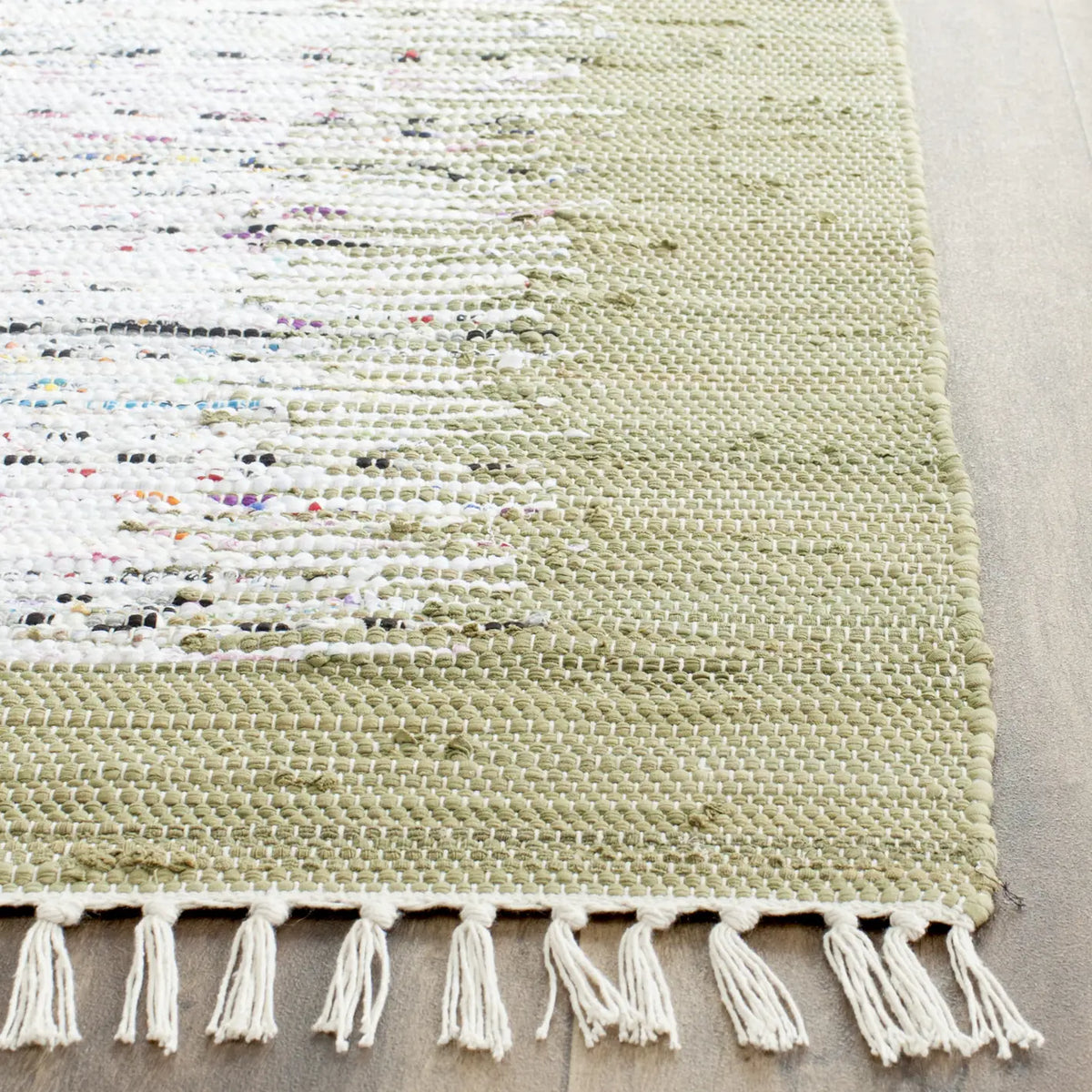 Safavieh Montauk 2'-3" x 7'-0" Rug in Ivory / Olive