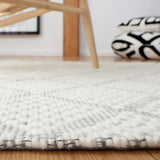 Safavieh Natura 4'-0" x 6'-0" Rug in Ivory / Grey