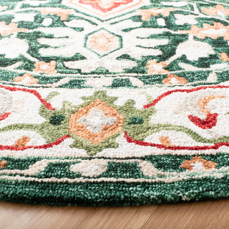 Safavieh Aspen 7'-0" x 7'-0" Rug in Green / Red