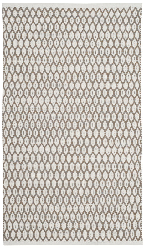Safavieh Montauk 2'-3" x 3'-9" Rug in Beige / Ivory