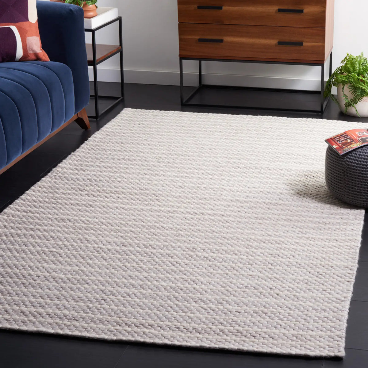 Safavieh Marbella 4'-0" x 6'-0" Rug in Beige / Ivory