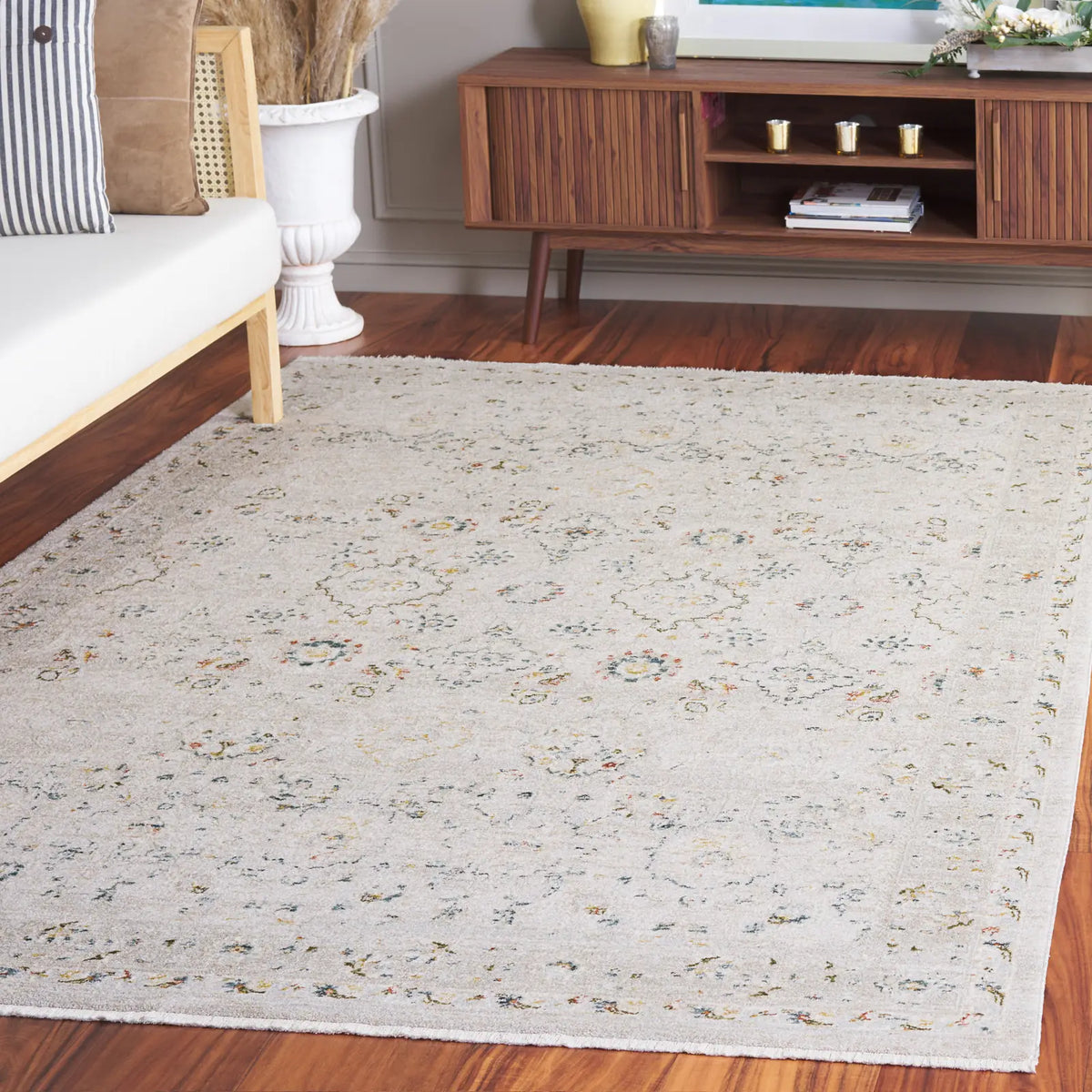 Safavieh Verona 8'-0" x 10'-0" Rug in Ivory