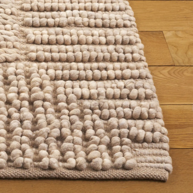 Safavieh Natura 4'-0" x 6'-0" Rug in Taupe