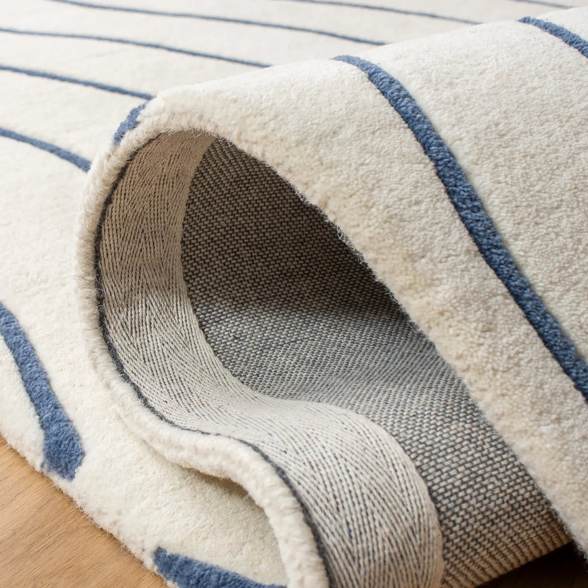 Safavieh Fifth Avenue 5'-0" x 8'-0" Rug in Ivory / Blue