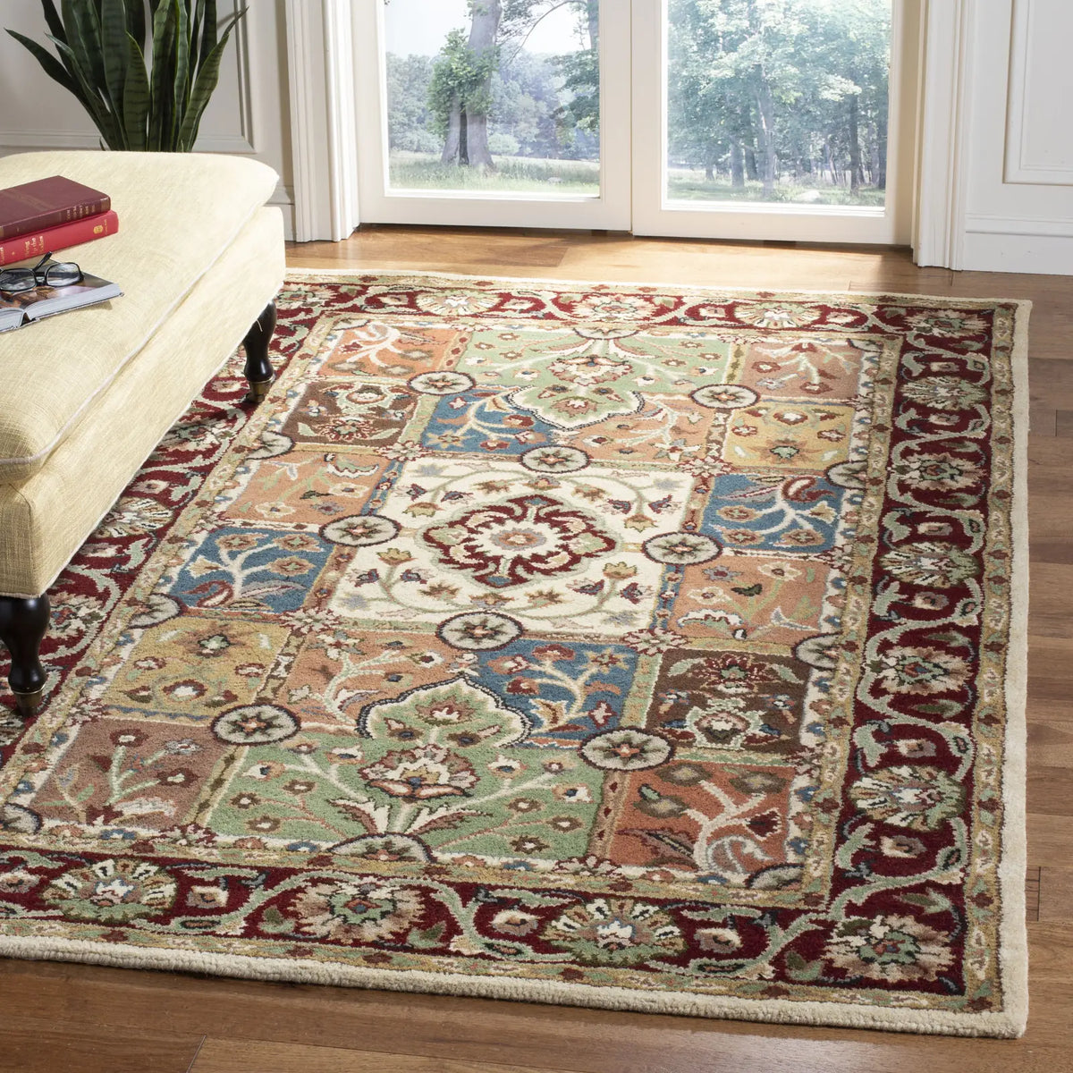 Safavieh Heritage 4'-0" x 6'-0" Rug in Multi / Red