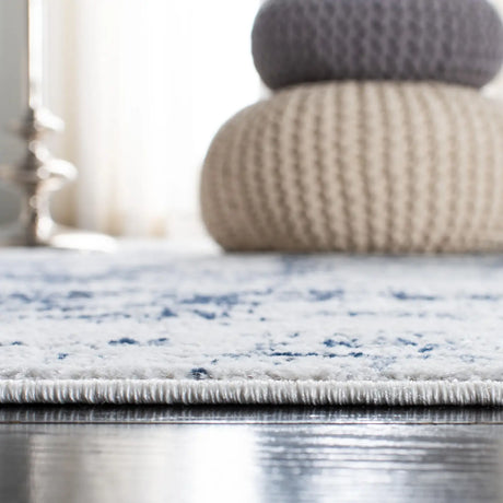 Safavieh Amelia 700 4'-0" x 6'-0" Rug in Ivory / Navy