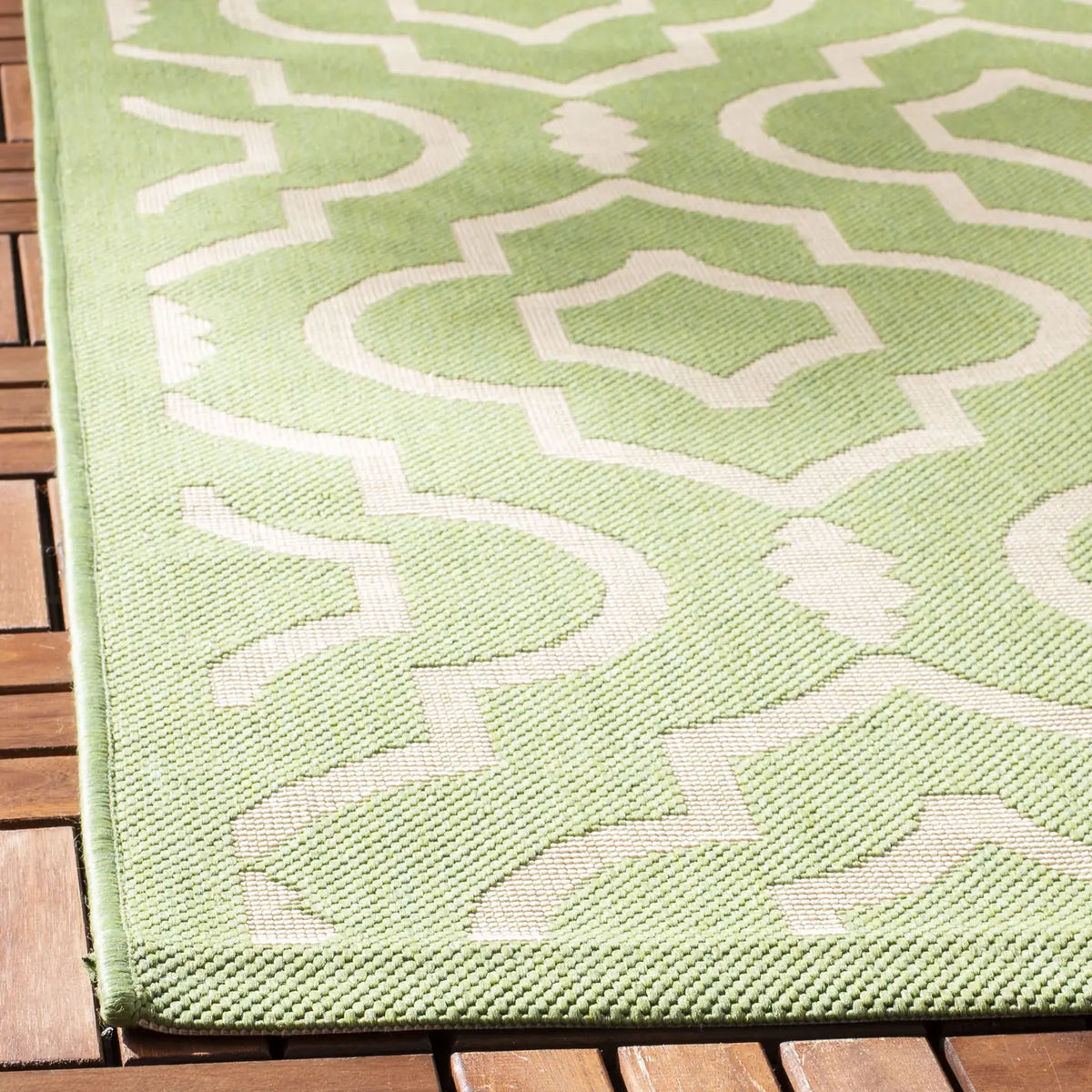 Safavieh Courtyard 4'-0" x 5'-7" Rug in Green / Beige