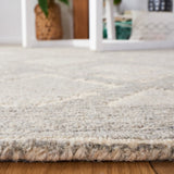 Safavieh Casablanca 4'-0" x 6'-0" Rug in Beige / Grey