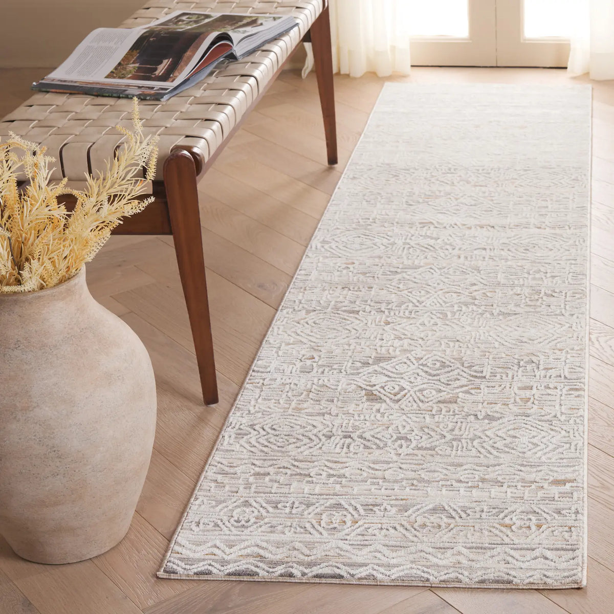 Safavieh Martha Stewart Sabrina 2'-6" x 10'-0" Rug in Ivory / Beige