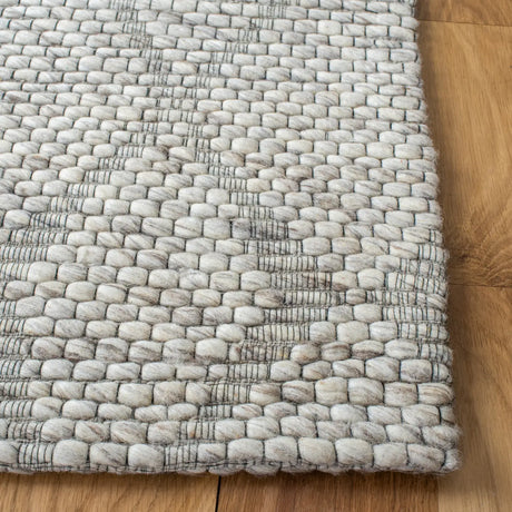 Safavieh Marbella 4'-0" x 6'-0" Rug in Beige