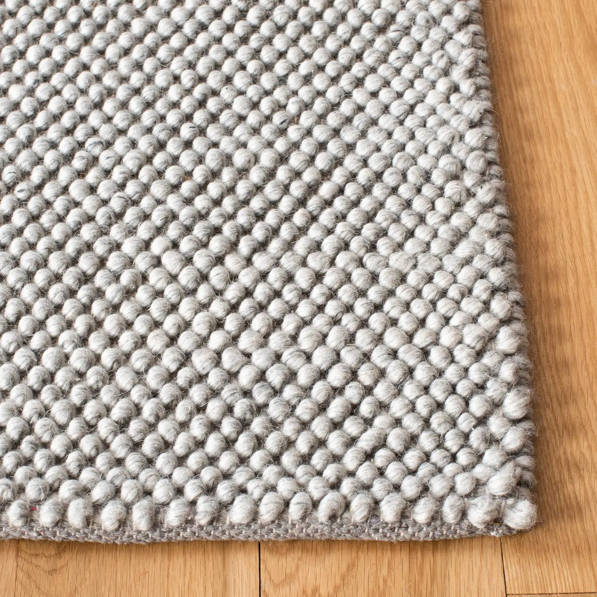 Safavieh Natura 4'-0" x 6'-0" Rug in Silver