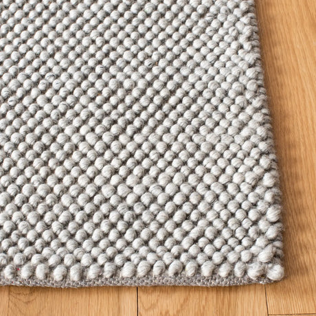 Safavieh Natura 4'-0" x 6'-0" Rug in Silver