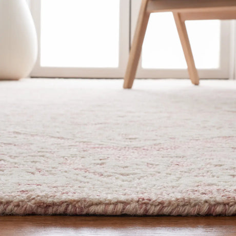 Safavieh Metro 4'-0" x 6'-0" Rug in Pink / Ivory