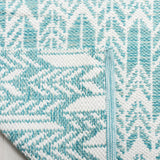 Safavieh Montauk 5'-0" x 8'-0" Rug in Aqua / Ivory