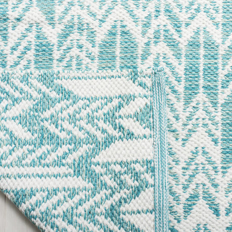 Safavieh Montauk 5'-0" x 8'-0" Rug in Aqua / Ivory