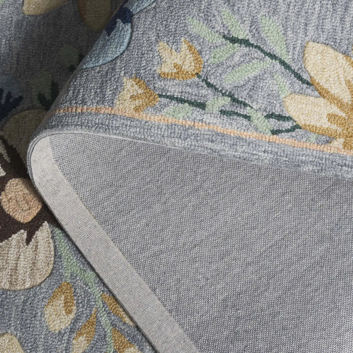 Safavieh Blossom 4'-0" x 6'-0" Rug in Grey / Blue