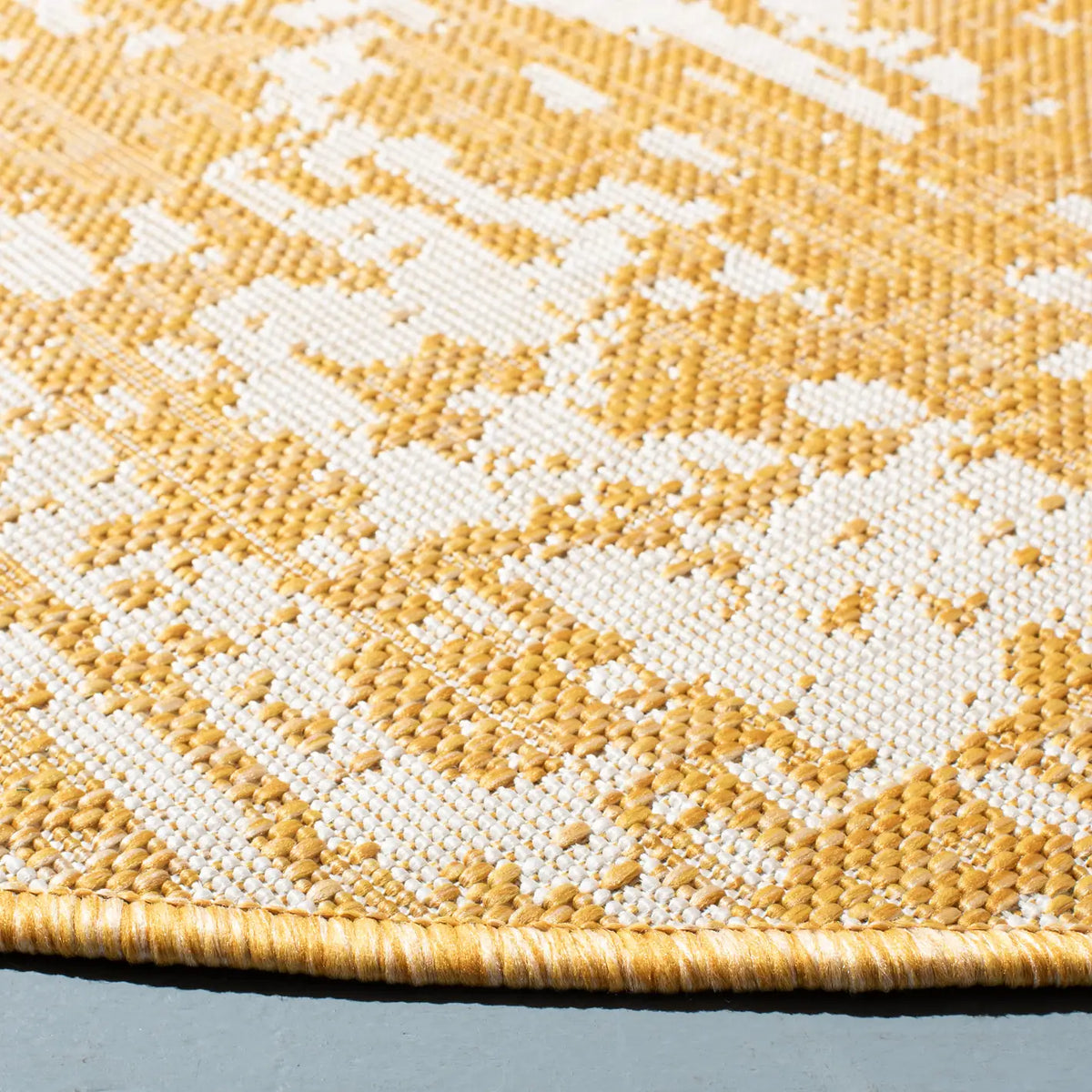 Safavieh Courtyard 6'-7" x 6'-7" Rug in Gold / Ivory