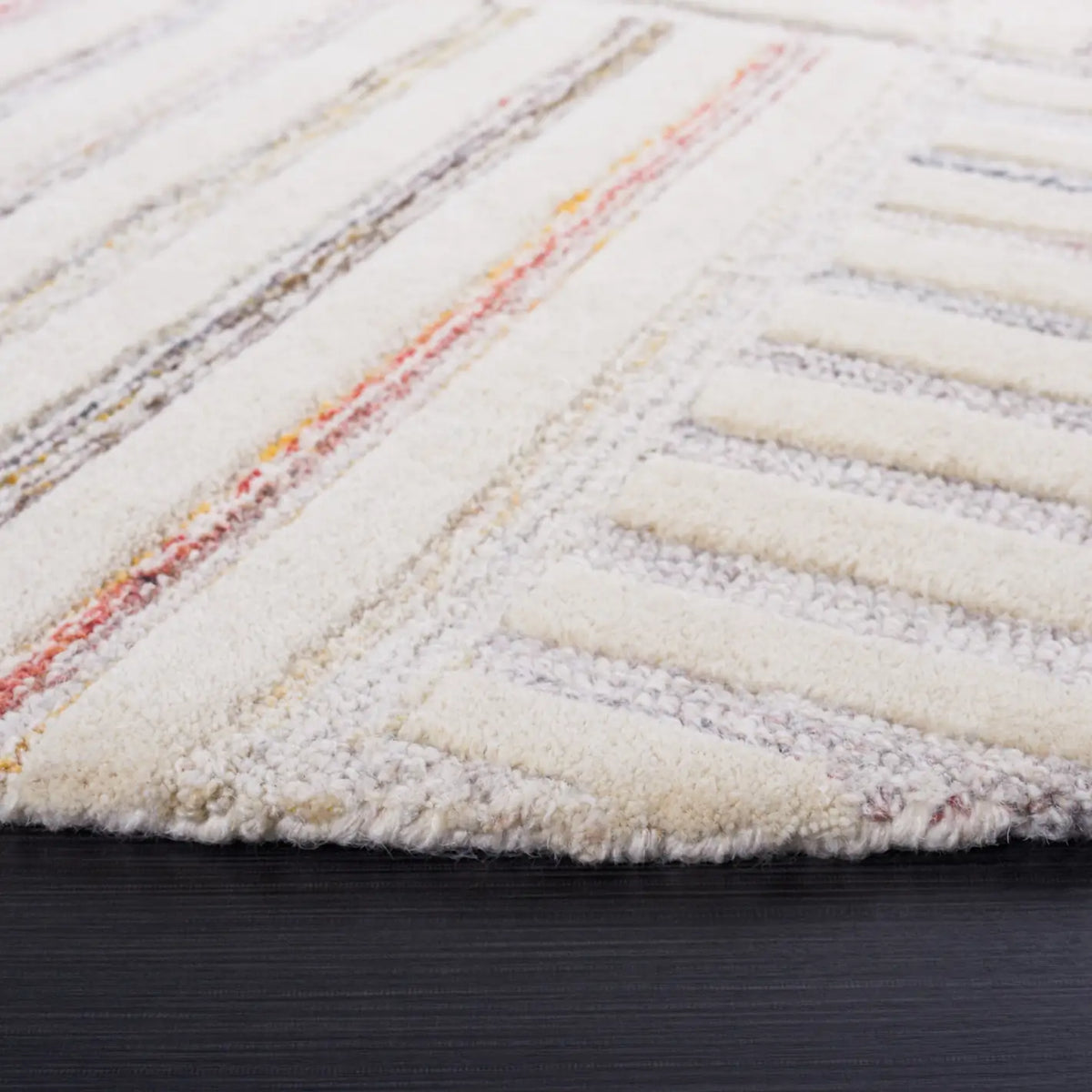 Safavieh Metro 6'-0" x 6'-0" Rug in Red / Ivory