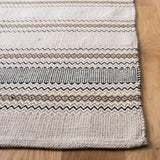 Safavieh Montauk 4'-0" x 6'-0" Rug in Blue / Beige