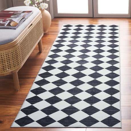 Safavieh Santa Clara 2'-6" x 8'-0" Rug in Ivory / Black