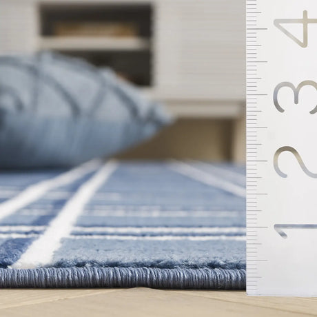 Safavieh Groove 4'-0" x 6'-0" Rug in Blue / Ivory