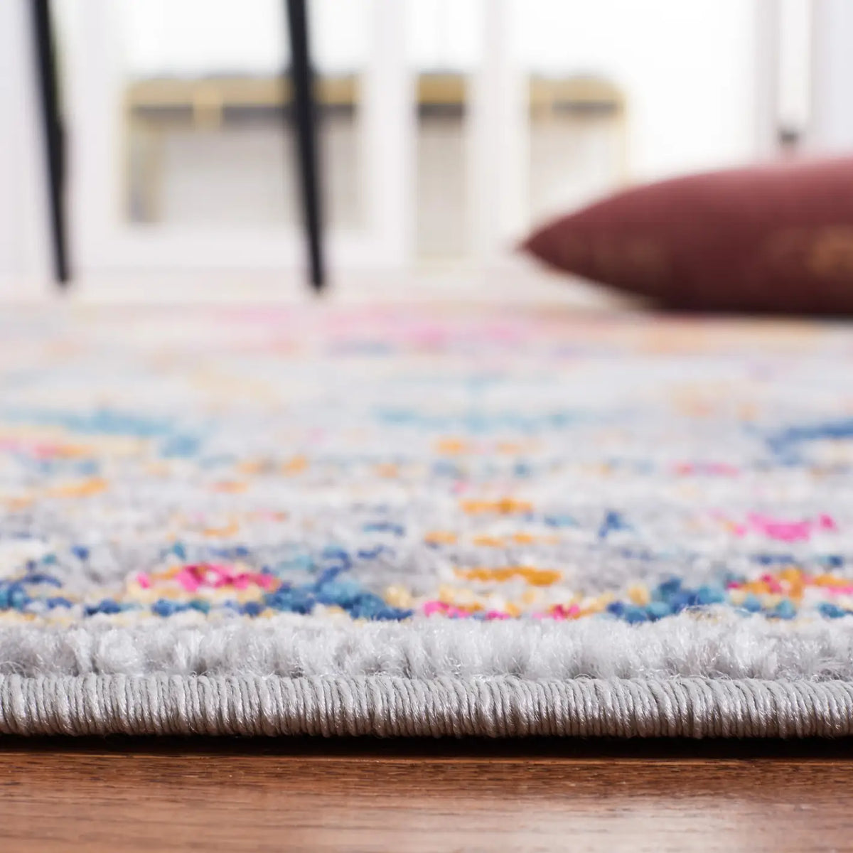 Safavieh Madison 4'-0" x 6'-0" Rug in Grey / Fuchsia