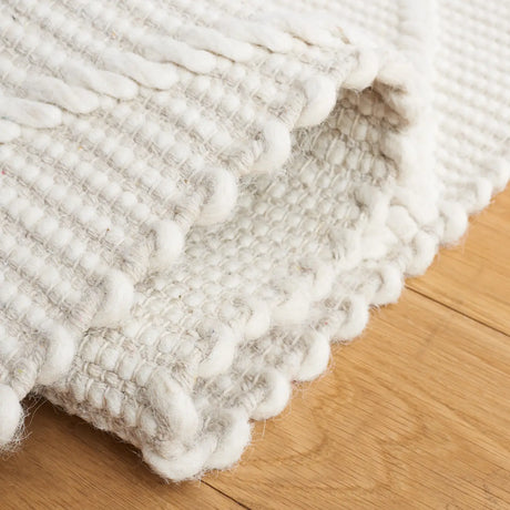 Safavieh Natura 4'-0" x 6'-0" Rug in Ivory