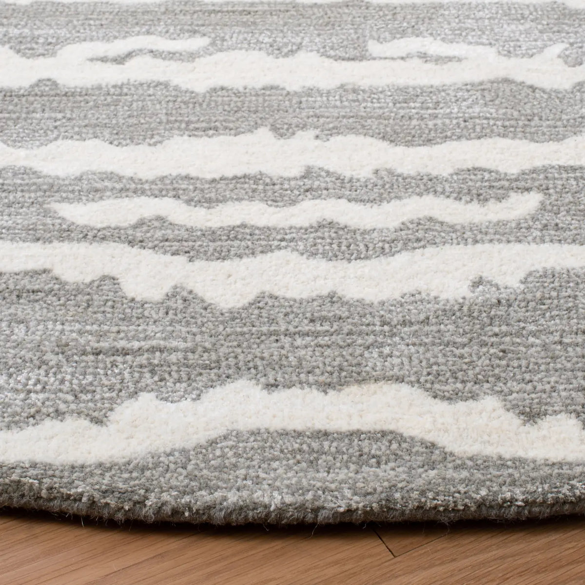 Safavieh Soho 6'-0" x 6'-0" Rug in Grey / Ivory