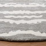 Safavieh Soho 6'-0" x 6'-0" Rug in Grey / Ivory