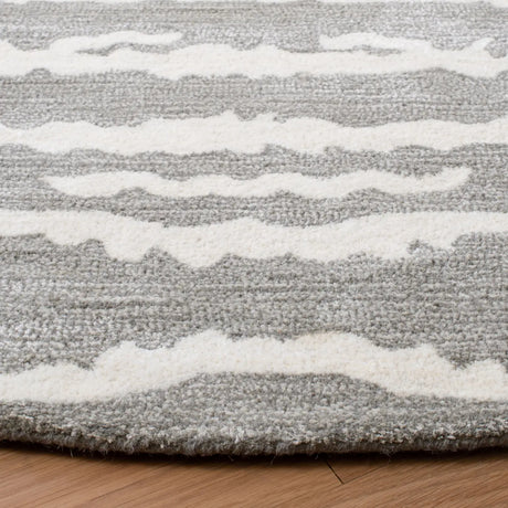Safavieh Soho 6'-0" x 6'-0" Rug in Grey / Ivory