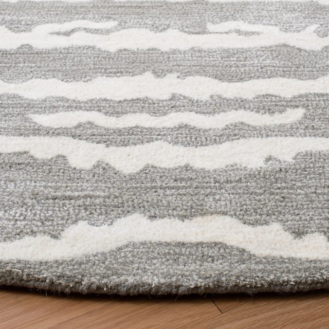 Safavieh Soho 6'-0" x 6'-0" Rug in Grey / Ivory