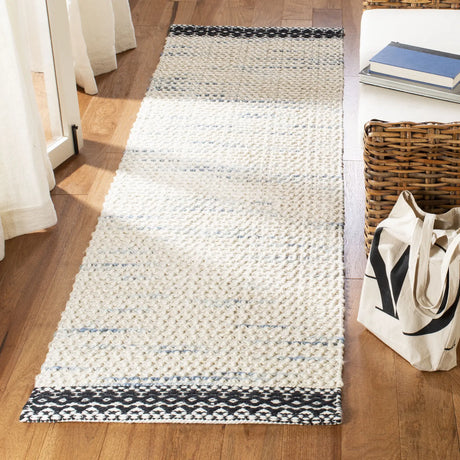 Safavieh Natura 2'-3" x 8'-0" Rug in Black / Ivory