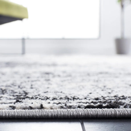 Safavieh Jasper 100 4'-0" x 6'-0" Rug in Black / Ivory