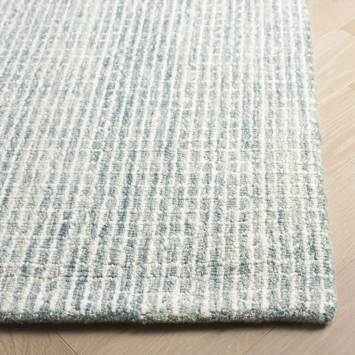 Safavieh Ebony 4'-0" x 6'-0" Rug in Green / Ivory