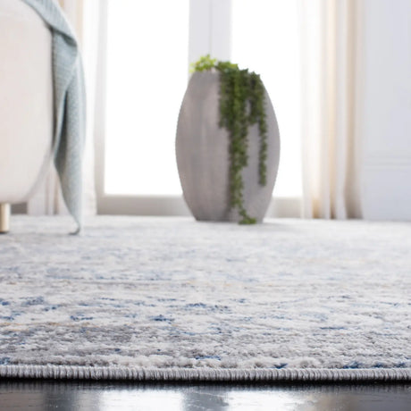 Safavieh Amelia 4'-5" x 6'-5" Rug in Grey / Blue