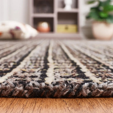Safavieh Abstract 4'-0" x 6'-0" Rug in Brown / Black