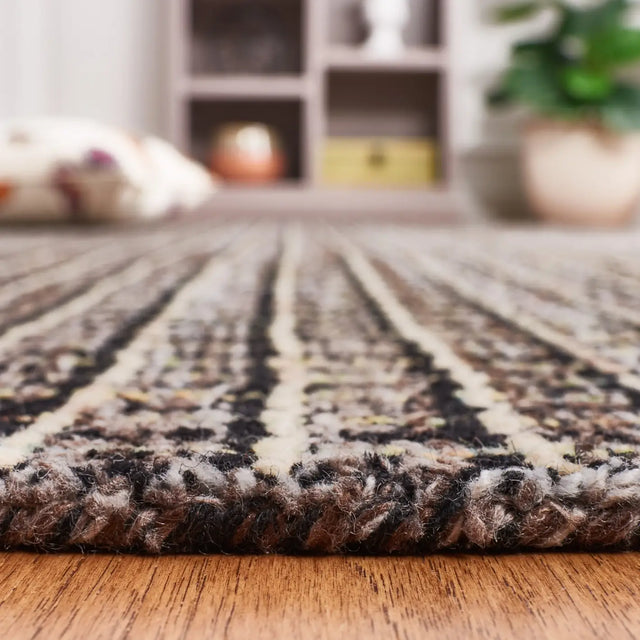 Safavieh Abstract 4'-0" x 6'-0" Rug in Brown / Black