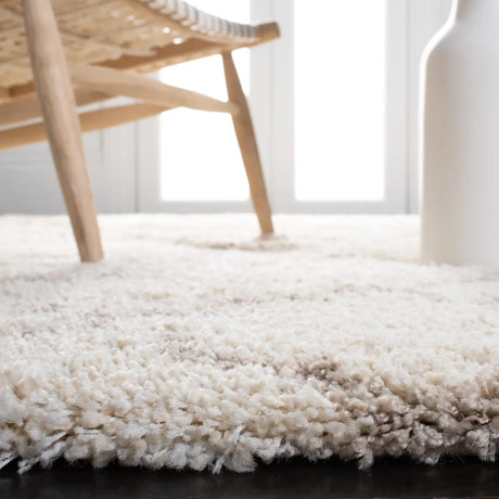 Safavieh Hudson Shag 4'-0" x 6'-0" Rug in Ivory / Beige