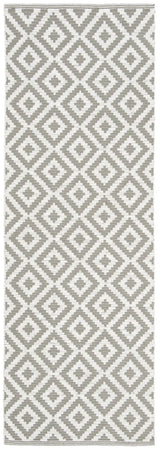 Safavieh Montauk 2'-3" x 7'-0" Rug in Grey / Ivory