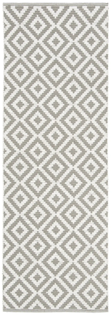 Safavieh Montauk 2'-3" x 7'-0" Rug in Grey / Ivory